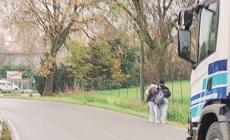 «Strada Argini è troppo pericolosa». Petizione per chiedere un marciapiede