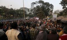 Ragazza stuprata due volte e bruciata viva: rabbia in India