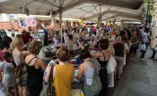 Il mercato torna in piazza della Pace, fra speranze e paure