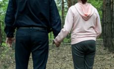 «Sei bella, vieni a trovarmi a casa»: sessantenne avvicina una 13enne e poi la bacia