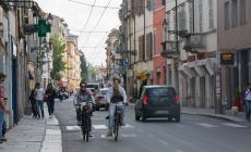 Via Bixio: la "malata" è ancora grave