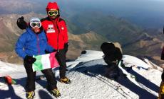  Insieme sul monte Elbrus a a 5.642 metri