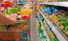 Germania, supermarket aumenta prezzi per mostrare costi ambientali
