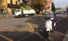 Via Toscana, scontro tra un furgone e uno scooter: grave il motociclista