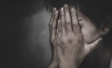 «Vivi secondo l'Islam». Ragazza picchiata e segregata dai genitori
