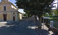 Scooterista cade in  via Santi a Baganzola