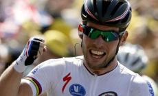 Giro d'Italia, Cavendish vince la terza tappa: show in volata