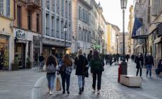 Anziano rapinato dopo il prelievo al bancomat in via Cavour