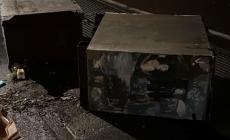 Viale Toschi, i vandali prendono di mira l'edicola e il liceo