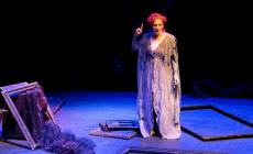 Elisabetta Pozzi è Cassandra a Teatro Due: «Alla mia età, la libertà è anche dire di no al cinema»