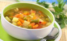 Zuppe e minestroni: stagionalità e tradizione