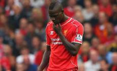 Balotelli, flirt e gaffe con due ragazze