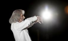 Alessandro Bergonzoni a Teatro Due: «Serve la “congiungivite” per vedere gli altri»