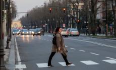 "Ragazzina butta a terra ciclista e se ne va. E anche la madre passa oltre"