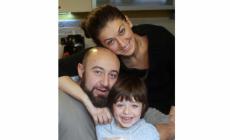 Bimbo di 6 anni trova una collana da tremila euro: con i genitori la porta subito dai carabinieri