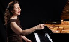 Angela Hewitt: «Suonerò Bach al Regio»