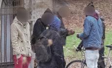Parco Ducale, troupe di Mediaset aggredita da una banda di spacciatori