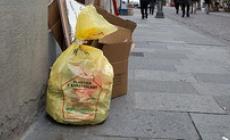 Rifiuti mescolati, rifiuti lanciati e altre proteste. E Mnc deposita esposto