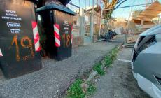 «L'ingresso della scuola è pericoloso». Il sindaco rassicura: «Cantiere in atto»
