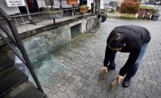 Caccia ai ladri di negozi e bar del San Leonardo: &laquo;Rompono con sassi e mattoni le porte a vetro&raquo;