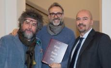 Vieni in Italia con me». L'invito di Bottura  è un libro da gustare 