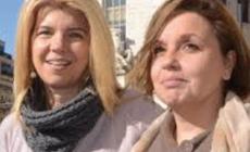 L'abbraccio tra due donne unite dal dolore di un delitto