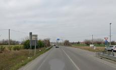 Tangenziale, pietra lanciata contro un'auto: parabrezza in frantumi