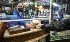 Tanti bar chiusi. E i ristoranti si attrezzano per l'asporto