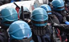 Tensione a Rimini: la polizia carica militanti di Forza Nuova