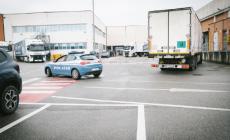 Litiga con un collega e lo colpisce alla gola con un cutter