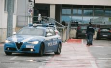 Era appena stato assunto il ventenne che ha accoltellato alla gola un collega