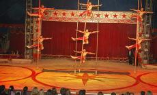 Acrobati, clown e animali: ecco il circo di Mosca