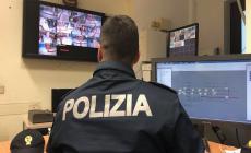 Strappano la collana a un giovane e lo minacciano col coltello: denunciati due ventenni