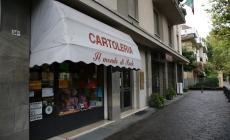 Viale Solferino, blitz in cartoleria