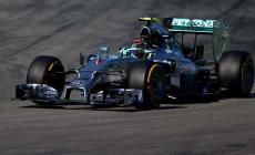 Rosberg vola, Alonso solo settimo