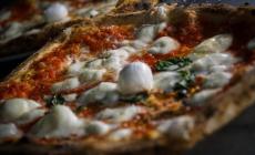 Studente in ospedale per un filo metallico dentro la pizza a domicilio, due denunce