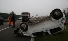 Auto ribaltata in tangenziale: code all'uscita di via Traversetolo