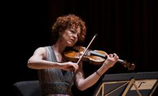 Carolin Widmann oggi alla Feltrinelli: «Violino, che passione»