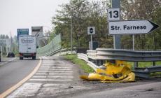 Tangenziale sud, auto sbanda e finisce contro un muro: ferito un 35enne