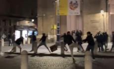 «Hanno strattonato anche mio figlio di 5 anni»