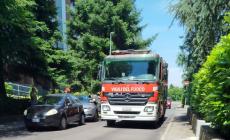 Fidenza, bambina di due anni intrappolata nell'auto: la salvano i vigili del fuoco