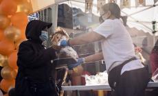 Los Angeles vieta i raduni al di fuori della famiglia 