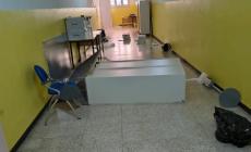 Paciolo, raid nei corridoi mentre fuori si festeggia: danni e rabbia