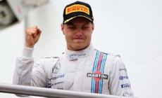 Bottas felice tra le Mercedes