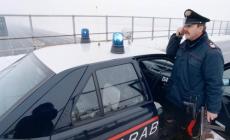 Va a lavorare e lascia il figlio di 4 anni solo: denunciata