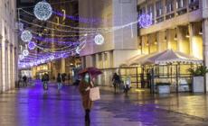 Verso la linea dura per il Dpcm di Natale. Comuni "chiusi", ristoranti aperti. Il nodo ricongiungimenti e seconde case