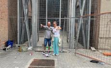 Via Palermo, la Cavandoli accerchiata dai pusher