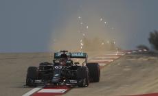 Russell subito primo con la Mercedes di Hamilton
