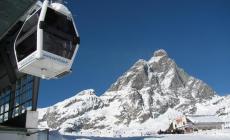 Cervinia, webcam oscurata per nascondere la coda agli impianti da sci