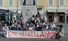 Allattare al seno fa bene e non costa
